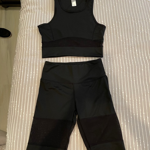 Mesh Panel Workout Set - Picture 5 of 5